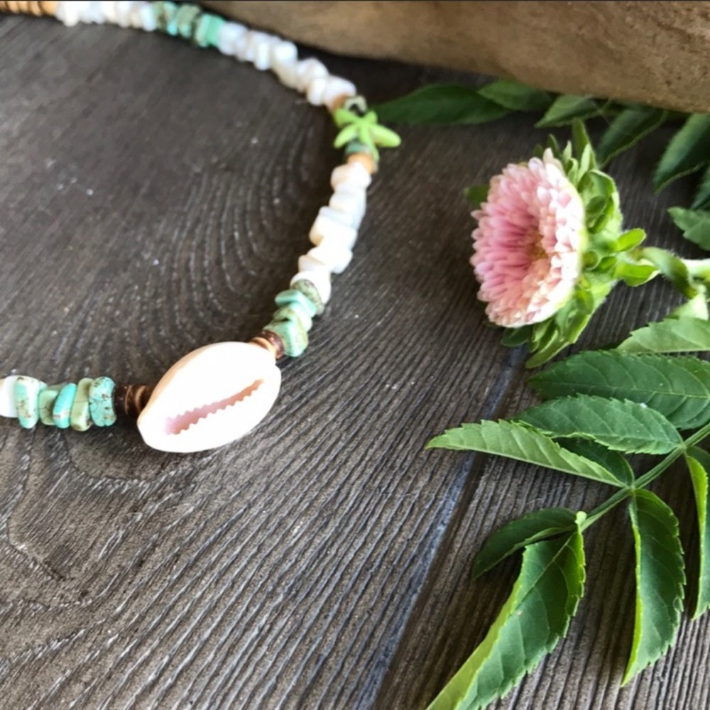 🌻Beautiful Handmade Sea Shell Necklace🌻 - Picture 6 of 8
